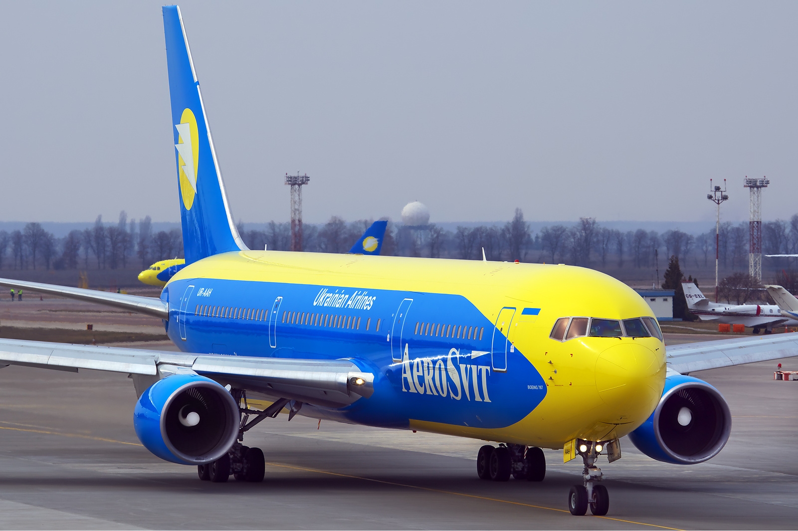 Chủ nhân của hãng hàng không “Аэросвита” khiếu kiện lại chống Ukraine 695 triệu $