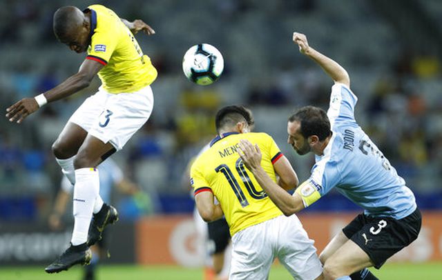 Suarez, Cavani lập công, Uruguay đại thắng 4-0 Ecuador