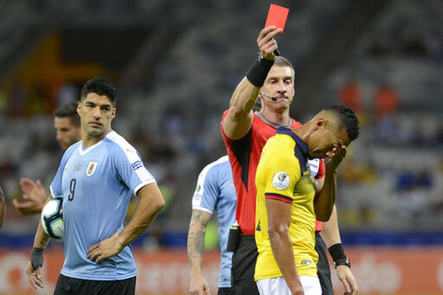 Suarez, Cavani lập công, Uruguay đại thắng 4-0 Ecuador