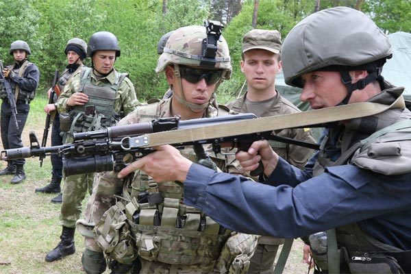 Căng với Nga, Mỹ viện trợ quân sự 'khủng' cho Ukraine