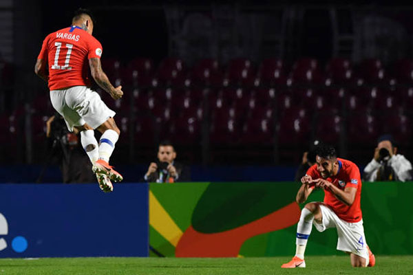 Sanchez giúp Chile thắng đậm Nhật Bản