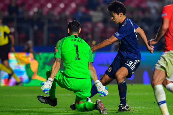 Sanchez giúp Chile thắng đậm Nhật Bản