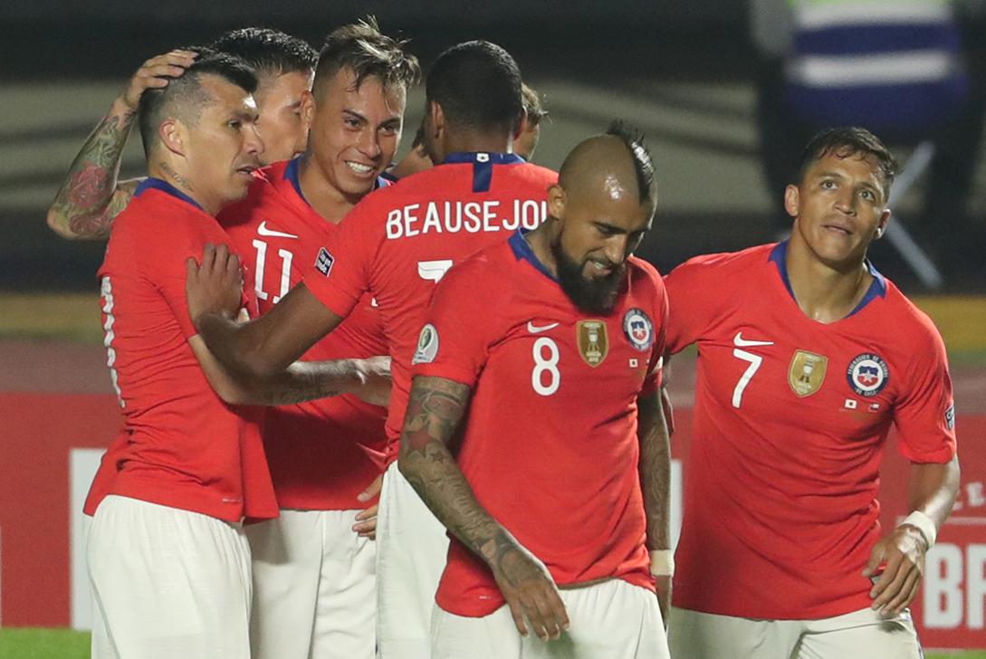 Trực tiếp Ecuador vs Chile: Sanchez đấu Valencia