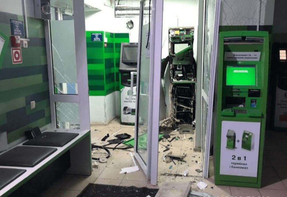 Zitomir: Trạm thanh toán tiền tự động bị trộm đột nhập lấy đi 500 ngàn gr giữa ban ngày