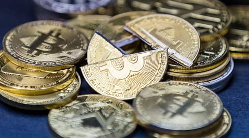 Giá Bitcoin tiếp tục tăng vọt, vượt 11.000 USD