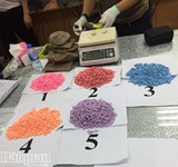 ‘Tặng’ 14 kg ma túy cho người thân ‘ảo’ ở Việt Nam