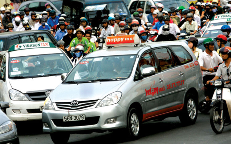 Bộ GTVT kiên quyết yêu cầu taxi công nghệ phải gắn “mào”