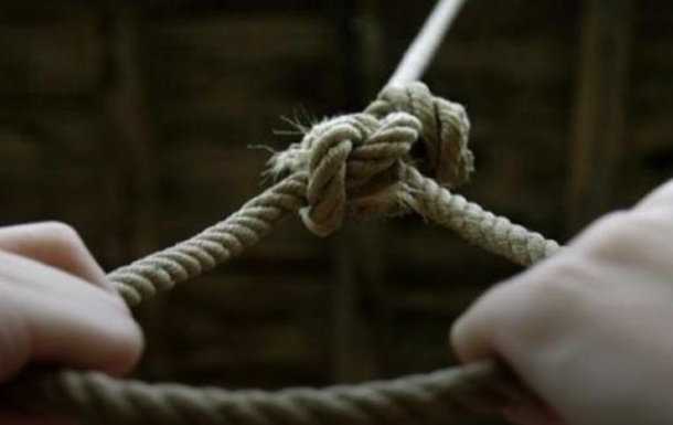 Kherson: Bé gái 9 tuổi thắt cổ tự tử trong phòng tắm