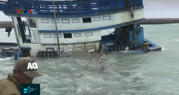 Bình Thuận: Tàu chở 70.000 lít dầu bị chìm ở đảo Phú Quý
