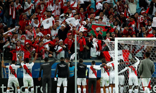 Peru đè bẹp Chile ở bán kết Copa America