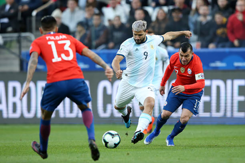 Argentina hạ gục Chile trong ngày Messi nhận thẻ đỏ trực tiếp
