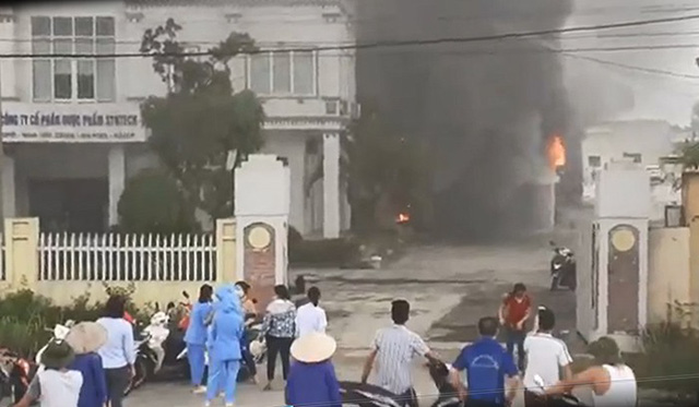 Nhà máy dược phẩm ở Hải Dương bốc cháy ngùn ngụt kèm tiếng nổ lớn, xưởng rộng 1.700m2 bị thiêu rụi