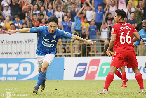 Quảng Ninh đẩy HAGL xuống áp chót V-League