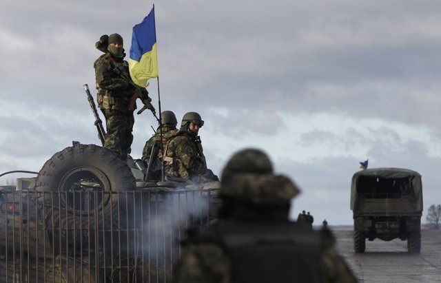 Chính phủ Ukraine thông qua quy định mới về qua lại đường tiếp xúc tại Donbass