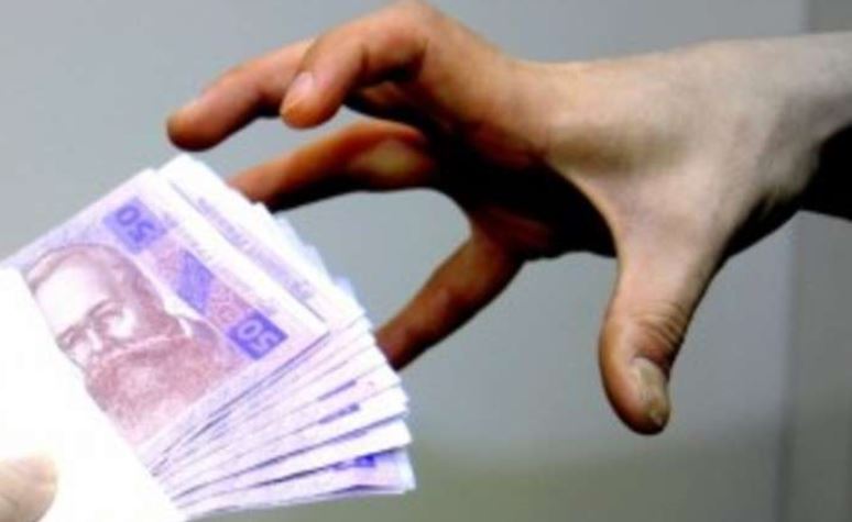 Kiev: Nữ cố vấn chủ tịch Ủy ban hành chính quận Darnhisa bị bắt trong thời gian nhận hối lộ 650 ngàn gr