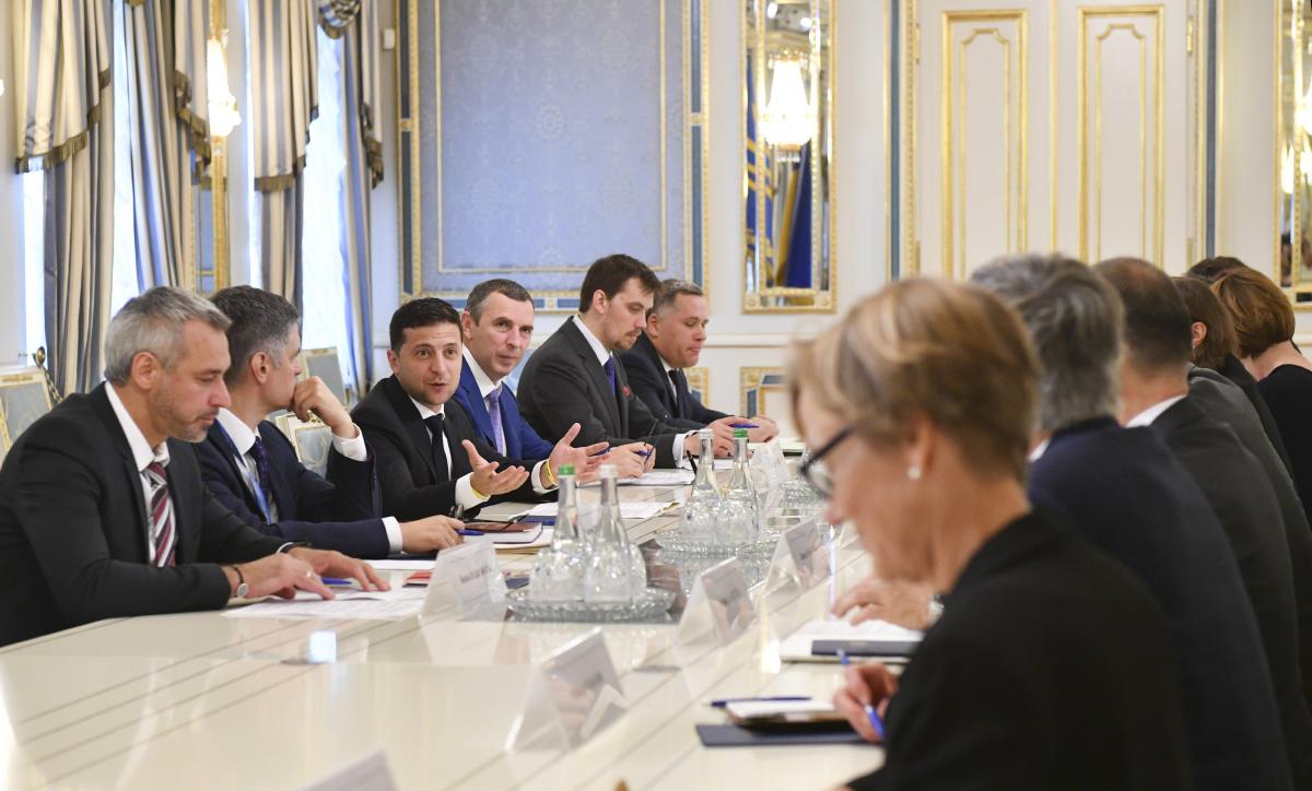 Tổng thống Ukraine Zelenski gặp các đại sứ G-7, NATO và Liên minh châu Âu