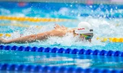 VĐV 19 tuổi phá kỷ lục bơi 200m bướm của Michael Phelps