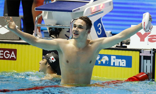 VĐV 19 tuổi phá kỷ lục bơi 200m bướm của Michael Phelps