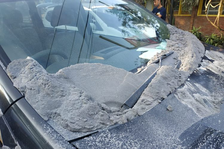 Núi lửa phun trào, Tổng thống Indonesia yêu cầu người dân cảnh giác