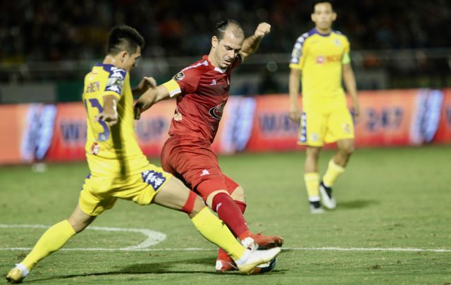 Quang Hải ghi bàn, CLB Hà Nội hòa TPHCM trong trận cầu có 2 thẻ đỏ