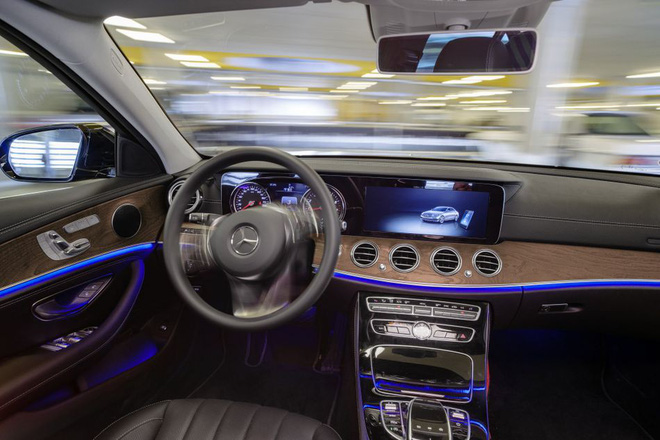 Tương lai là đây! Công nghệ tự hành của Mercedes-Benz sẽ giúp người dùng quên đi nỗi lo tìm chỗ đỗ ôtô