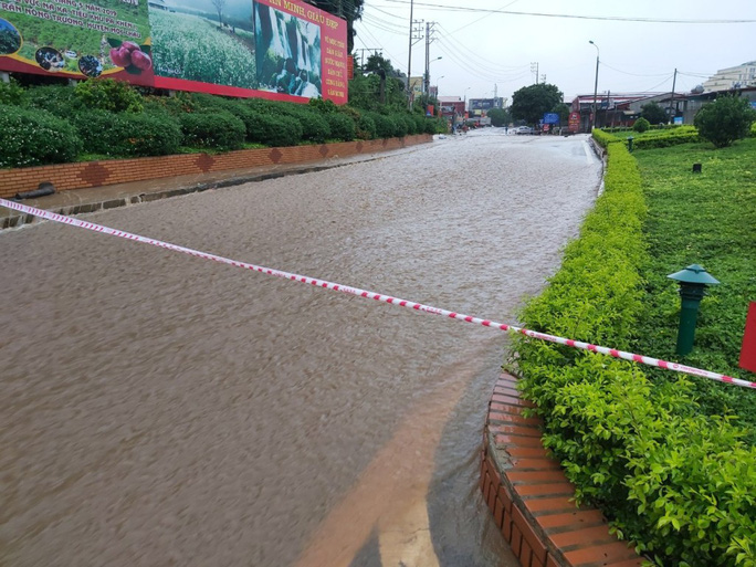 Mộc Châu chìm trong nước lũ