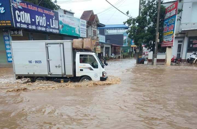 Mộc Châu chìm trong nước lũ