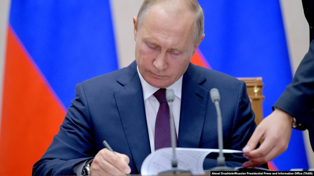 Tổng thống Nga Putin đơn giản hoá thủ tục cấp thẻ định cư cho các công dân Ukraine