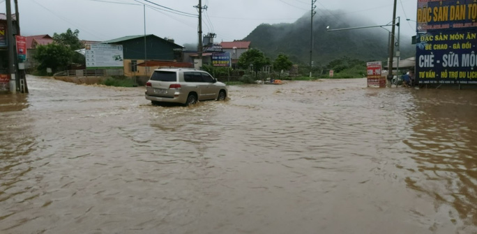 Mộc Châu chìm trong nước lũ