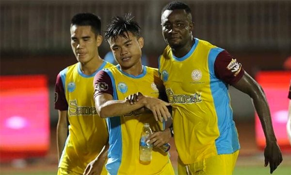 TP HCM mất ngôi đầu V-League 2019