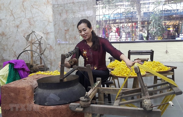 Festival tôn vinh văn hóa tơ lụa, thổ cẩm Việt Nam tại Hội An