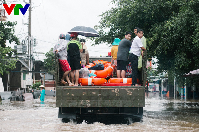 Đảo Phú Quốc ngập sâu sau mưa lớn,