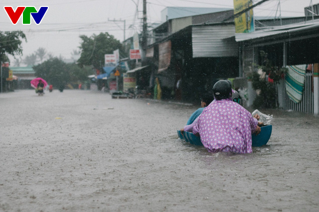 Đảo Phú Quốc ngập sâu sau mưa lớn,