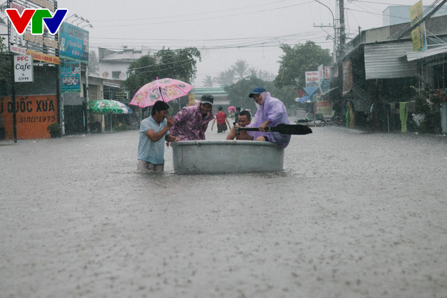 Đảo Phú Quốc ngập sâu sau mưa lớn,