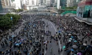 Hong Kong bơm hàng tỷ USD ngăn suy thoái kinh tế