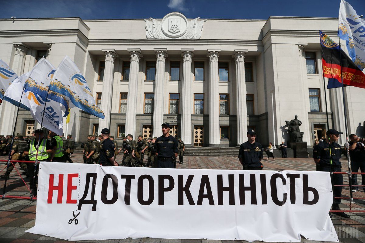 Quốc hội mới Ukraine dự định thông qua luật hủy quyền bất khả xâm phạm của các đại biểu quốc hội vào ngày 3/9