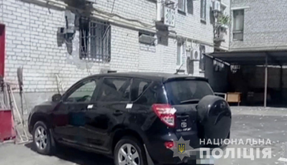 Odessa: Phục chờ trước cửa, những tên cướp tấn công, trói chủ nhân căn hộ, cướp tiền và xe của nạn nhân
