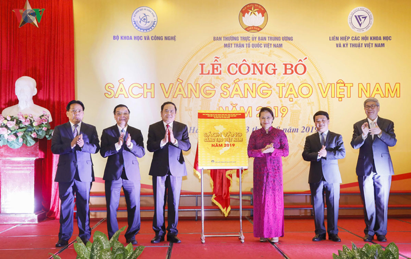 Chủ tịch Quốc hội dự lễ công bố Sách Vàng sáng tạo Việt Nam 2019