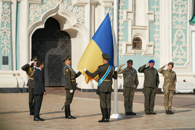 Ngày Quốc kỳ Ukraine: Phóng sự ảnh lễ thượng cờ tại thủ đô Kiev