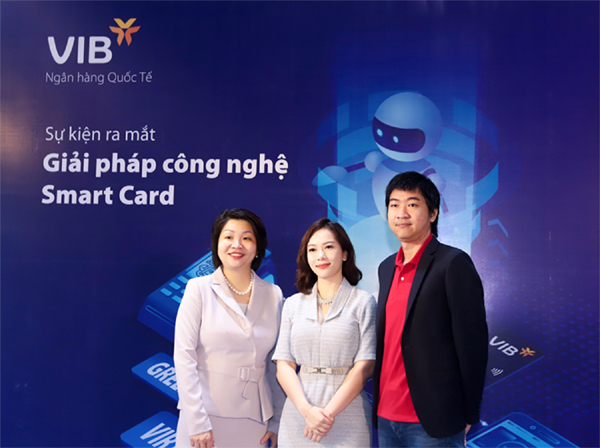 Ngân hàng ‘bắt tay’ sàn thương mại điện tử, người dùng hưởng lợi
