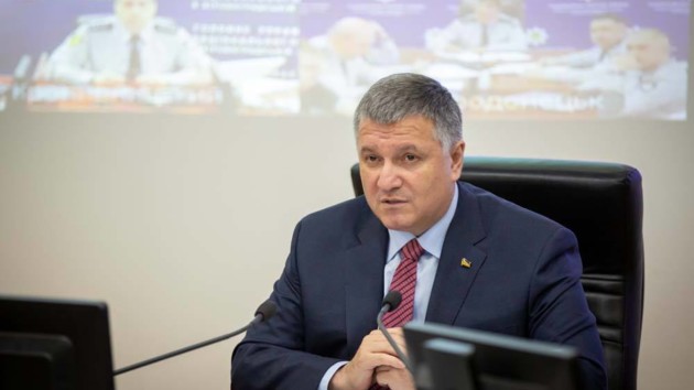 Bộ trưởng nội vụ Avakov quyết định sa thải lãnh đạo cảnh sát của 4 tỉnh