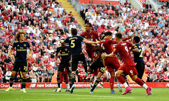 Liverpool đè bẹp Arsenal