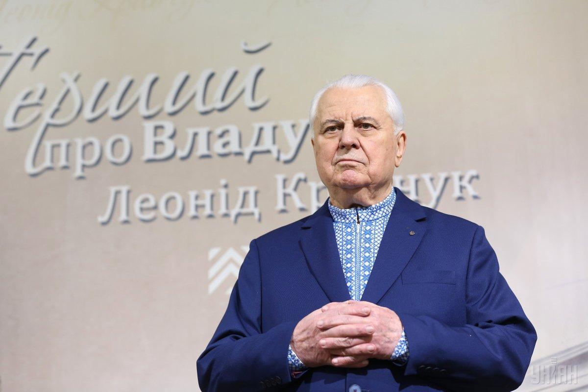 Cựu Tổng thống Ukraine Kravchuk thừa nhận nằm ngủ cùng súng ngắn: "Cảm thấy có mối đe dọa nào đó”