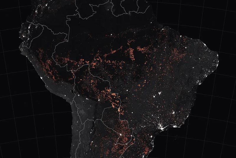 "Lá phổi thế giới" cháy dữ dội, Brazil điều hàng vạn lính dập lửa