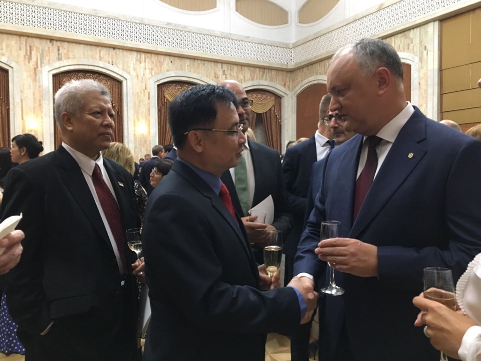 Đại sứ Việt Nam chào Tổng thống và Ngoại trưởng Moldova nhân kỷ niệm 28 năm ngày Độc lập của Moldova