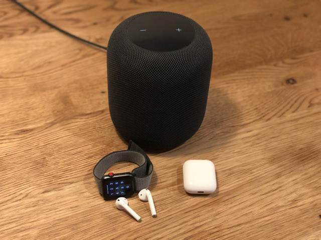 92% hàng may mặc nhập khẩu từ Trung Quốc sang Mỹ và nhiều sản phẩm của Apple chính thức bị áp thuế 15% vào ngày 1/9