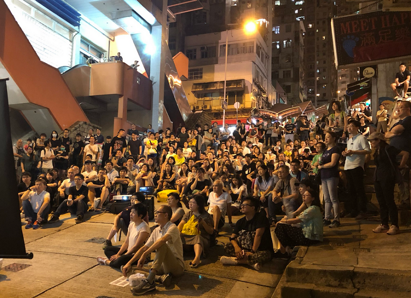 Hồng Kông: Bắt giữ những người tổ chức chiếu phim về Cách mạng Nhân phẩm tại Ukraine