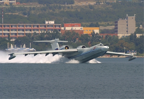 Nga tái sản xuất A-40 vì Ukraine khiến Be-200 nằm đất?