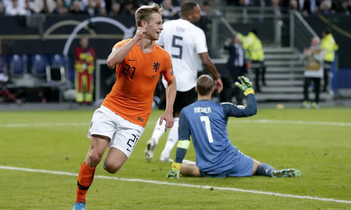 Hà Lan đại thắng trên sân Đức