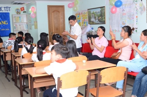 Phóng sự ảnh: Khai giảng lớp tiếng Việt tại Làng Sen